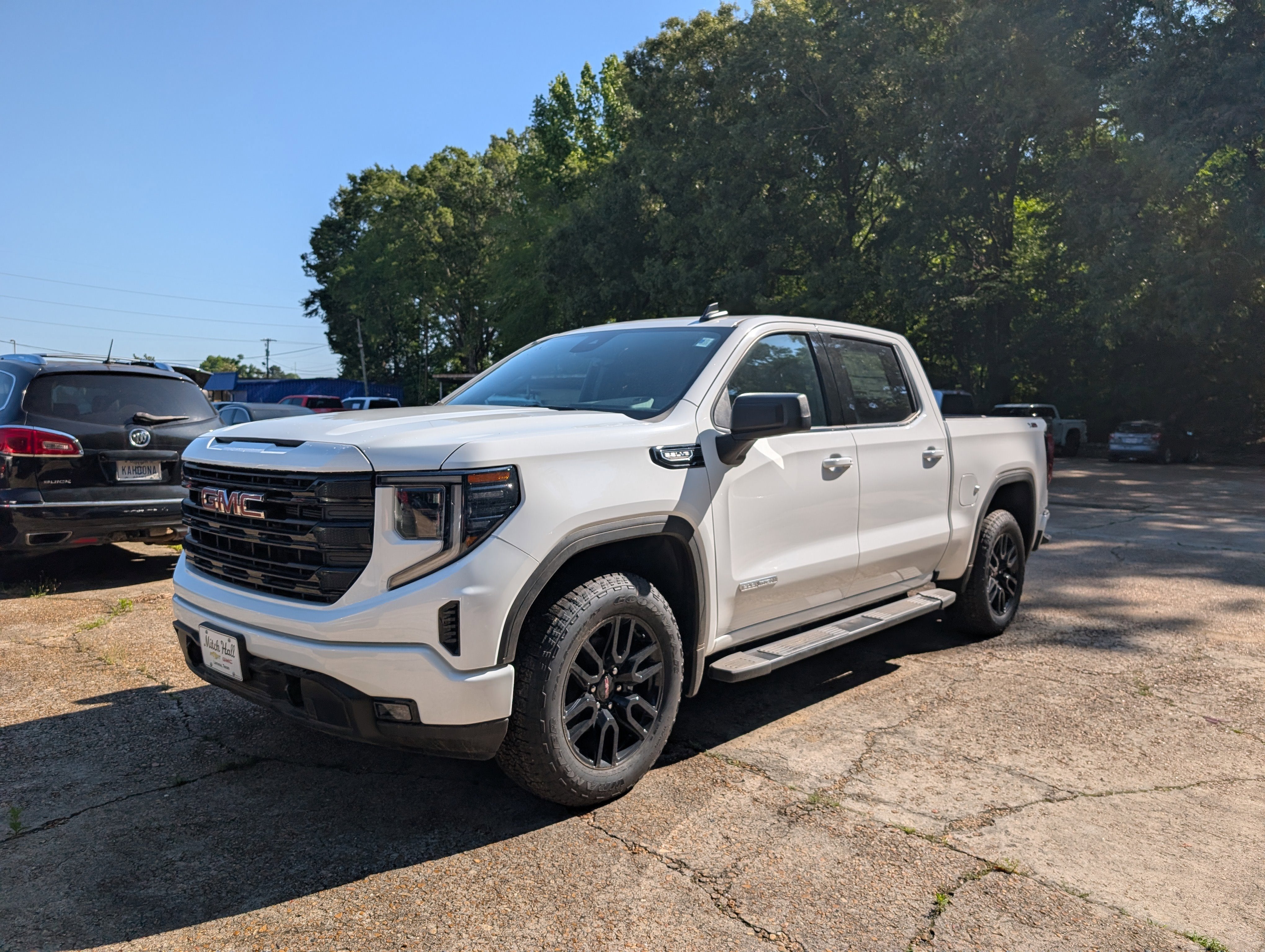 2026 GMC Sierra 4WD Crew Cab Short Box Elevation's photo