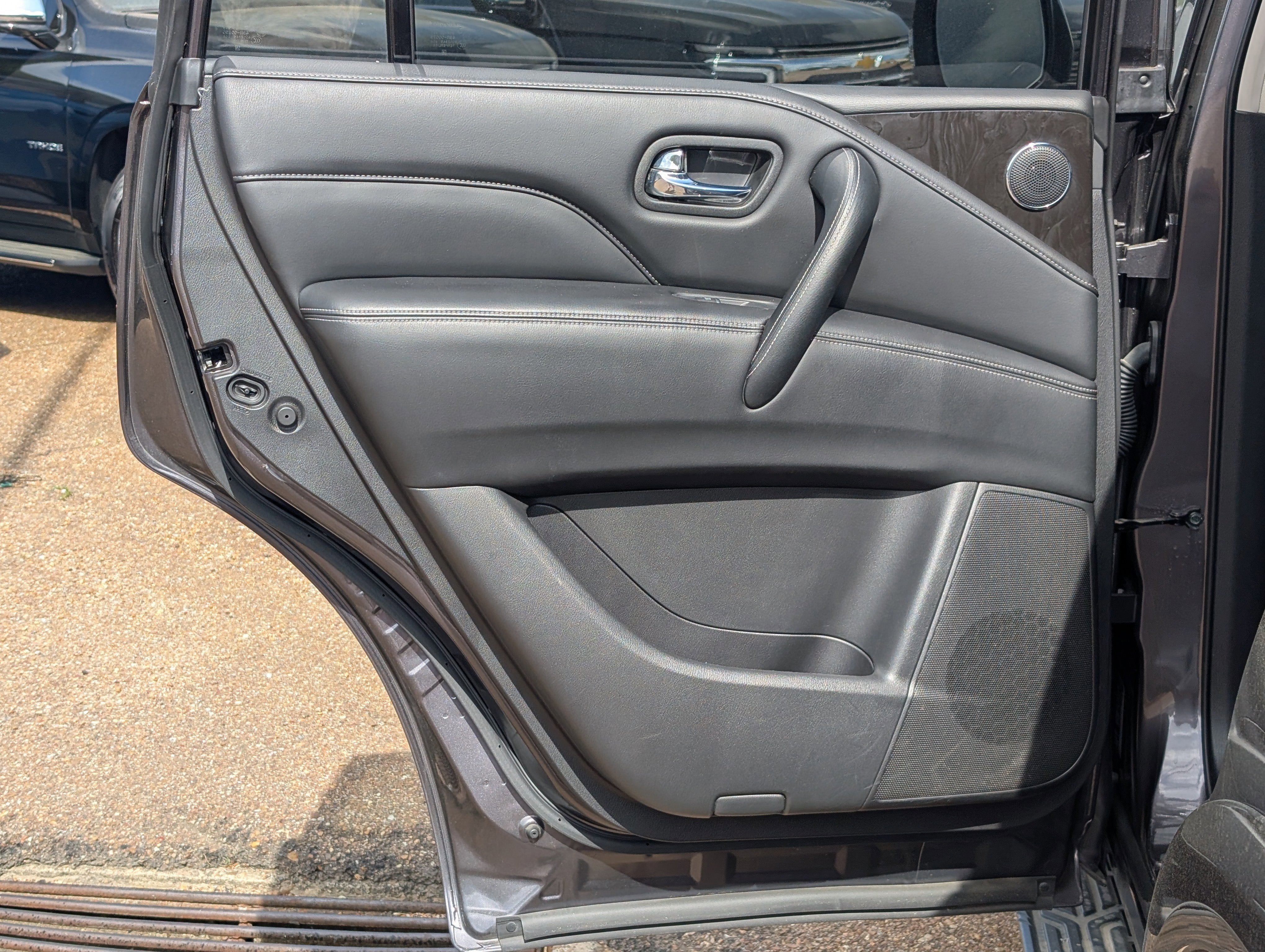 2024 INFINITI QX80 LUXE